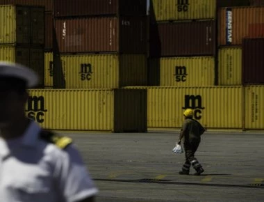 Φορτίο γαριδάλευρου δεσμεύτηκε στο τελωνείο του Πειραιά